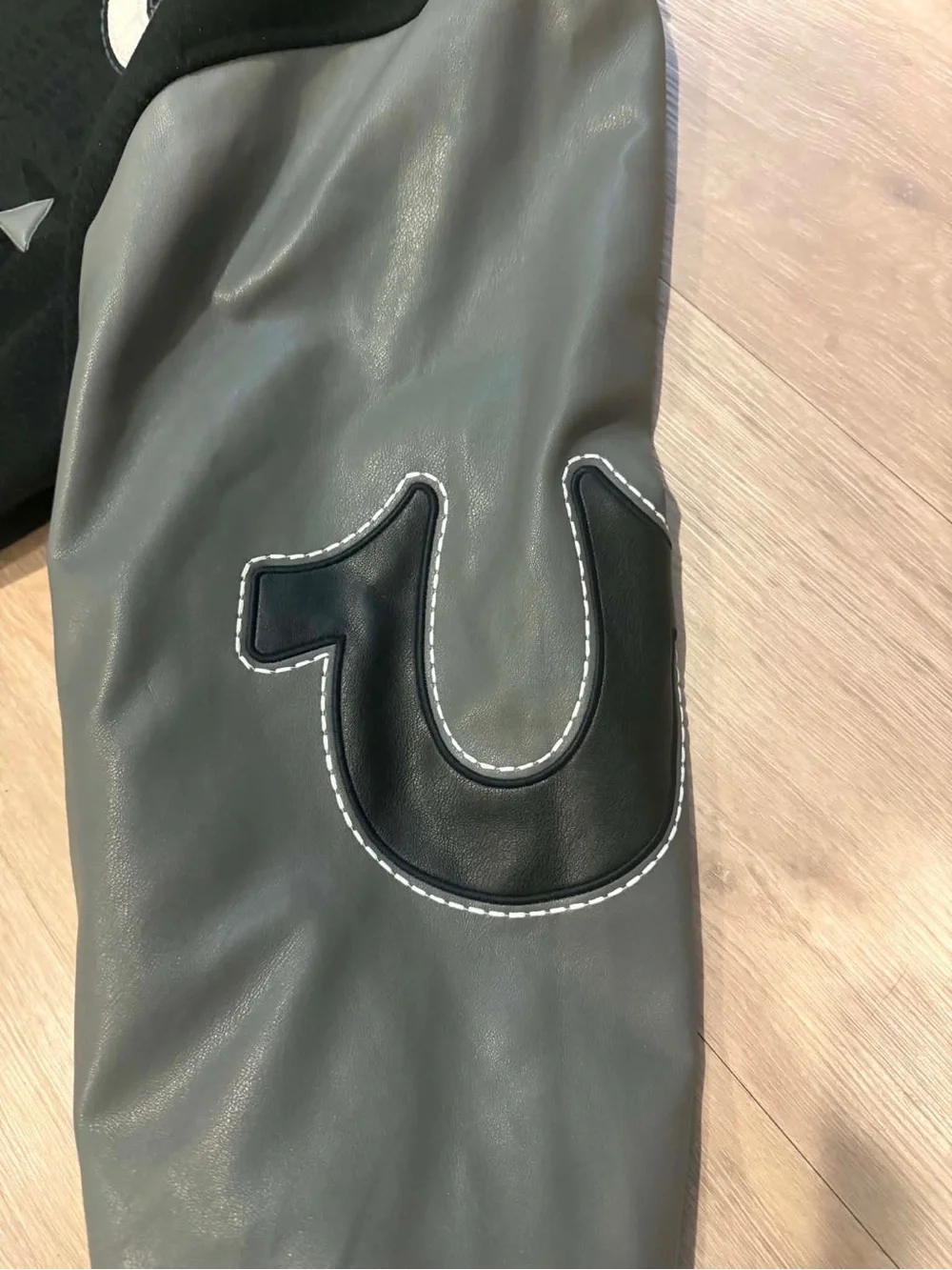 True Religion Varsity Jacket Men’s M Black Gray Leather Sleeves Y2K 02